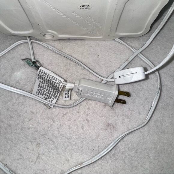 Santa's Workbench Lighted Porcelain House - Calico Cat Toy Shop Christmas 1999 - Picture 7 of 7